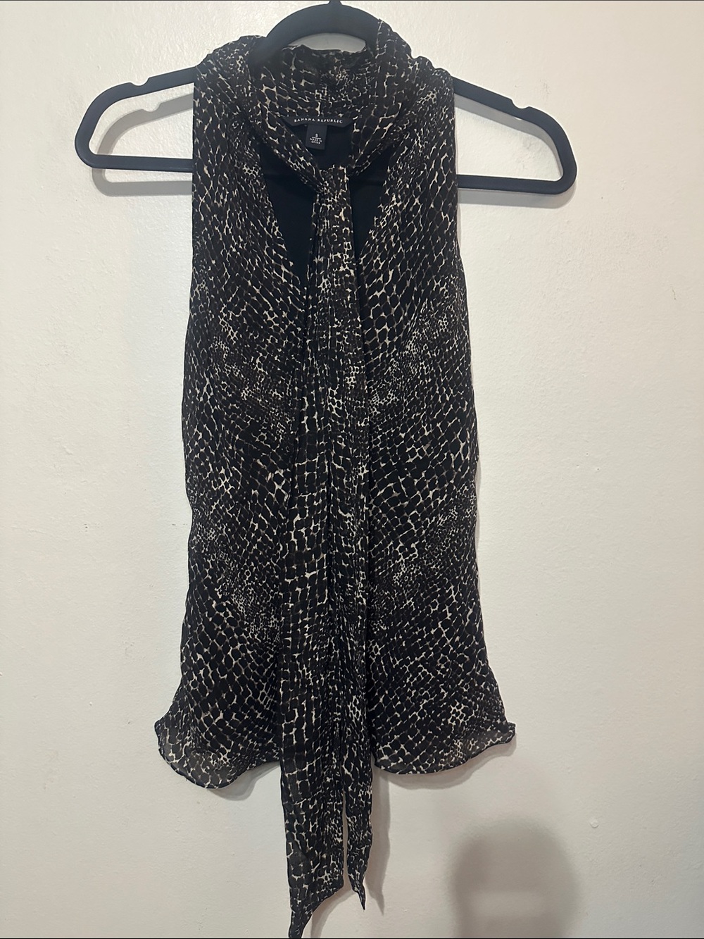 Banana Republic Snake Print Tie-Neck Sleeveless Silk Career Blouse